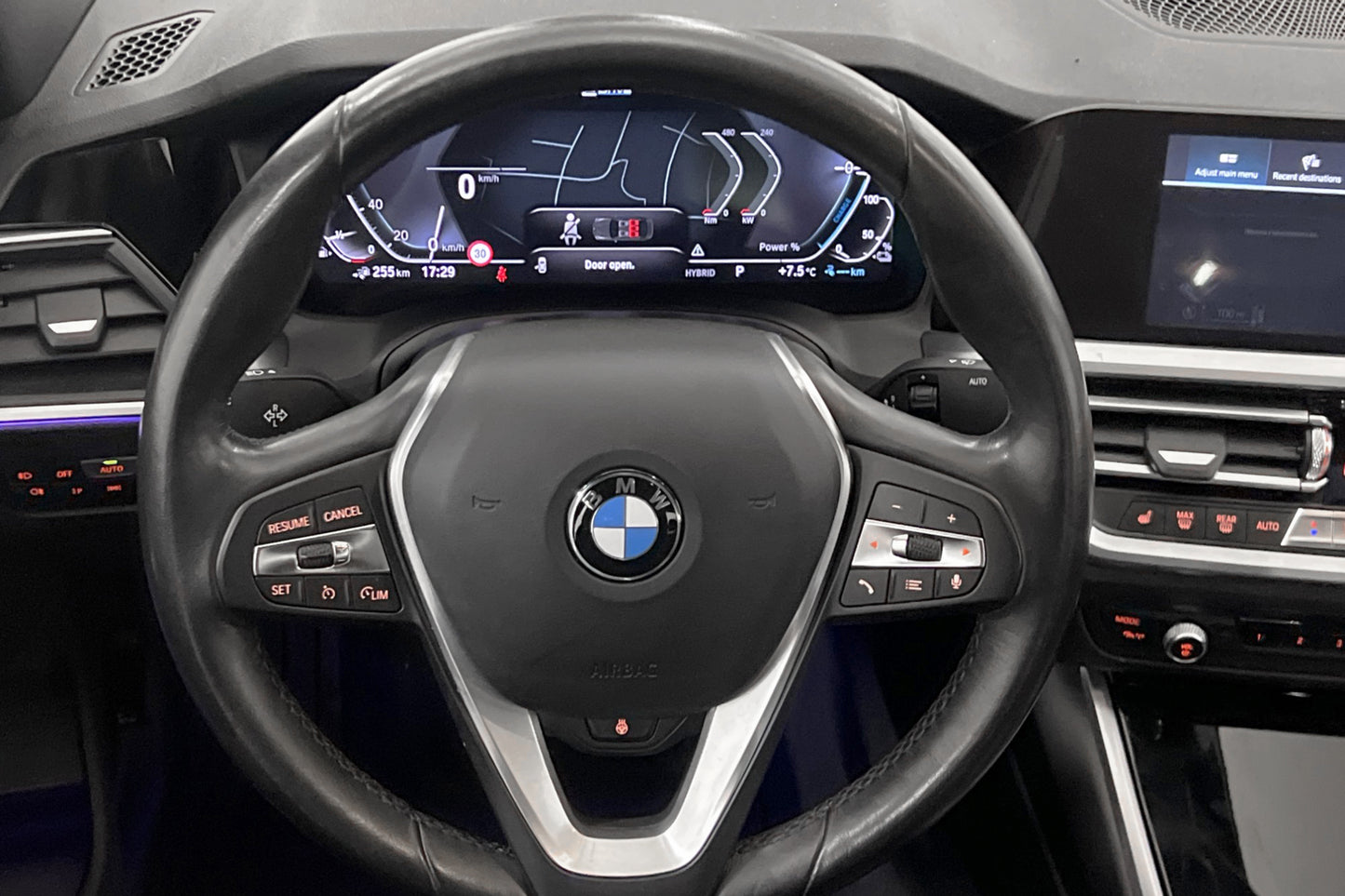 BMW 330e Sedan 292hk Sport line HiFi Rattvärme Navi Cockpit