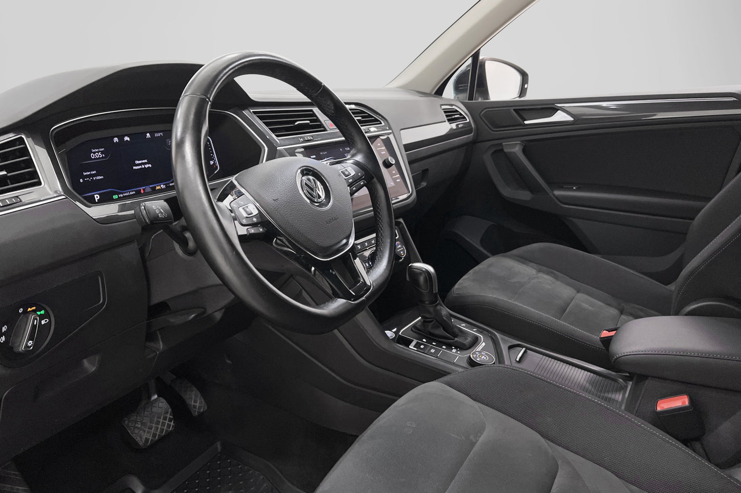 Volkswagen Tiguan 2.0 TDI 190hk 4M R-Line DVärm Cockpit Drag