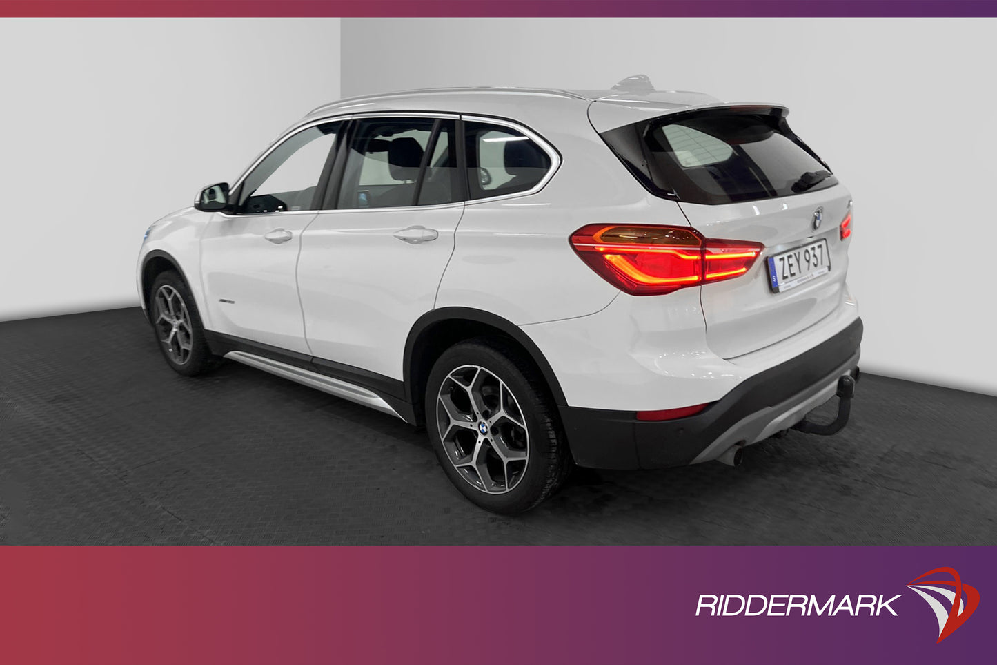 BMW X1 xDrive20i 192hk X-Line HiFi Kamera Halvskinn Dragkrok