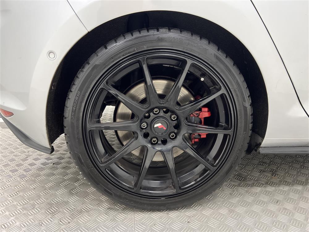 Volkswagen Golf GTI Performance (230hk) 0,64l/mil Nyservad