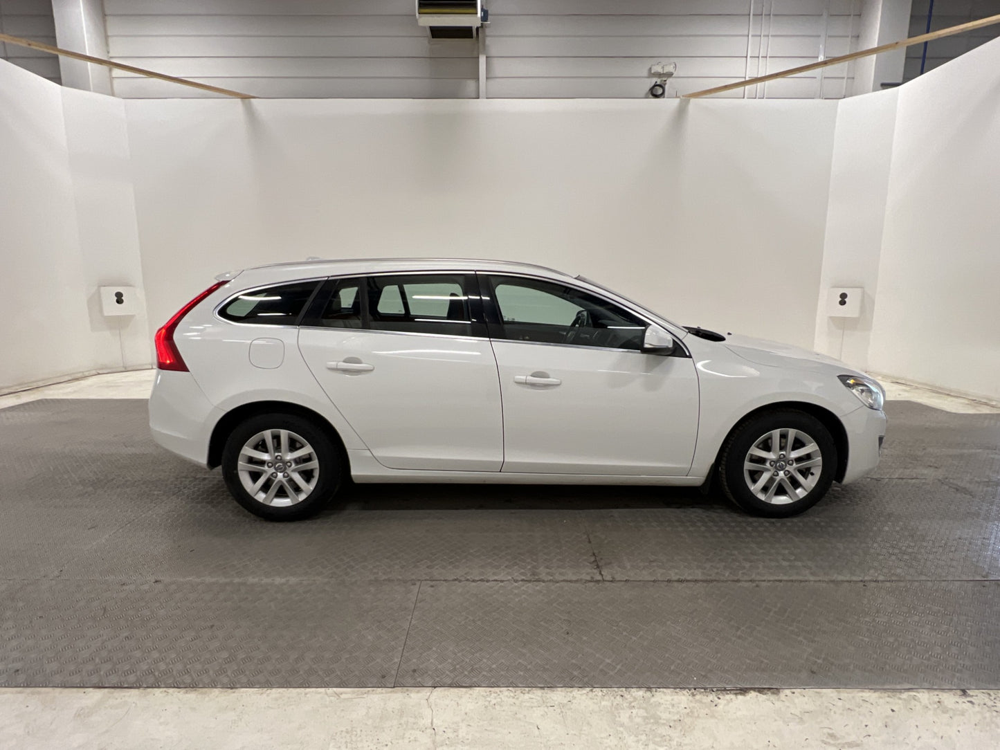 Volvo V60 D3 163hk Summum Värmare P-sensorer Nyservad Drag