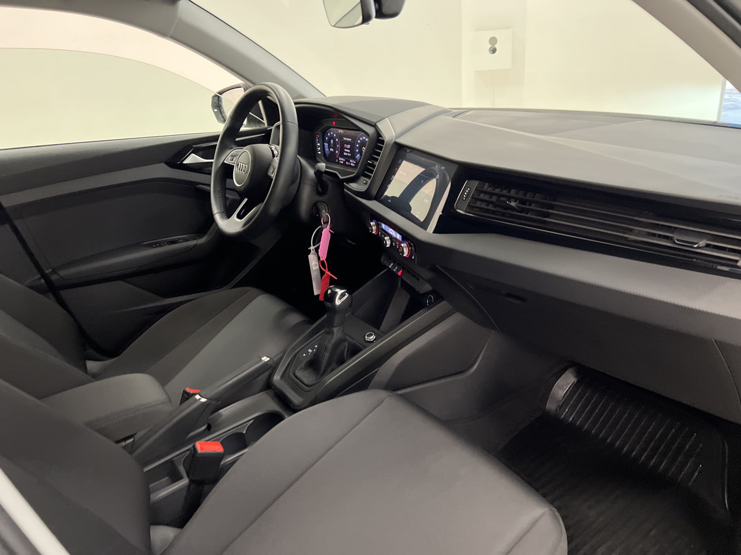 Audi A1 citycarver 30 TFSI Cockpit CarPlay P-sensorer 116hk