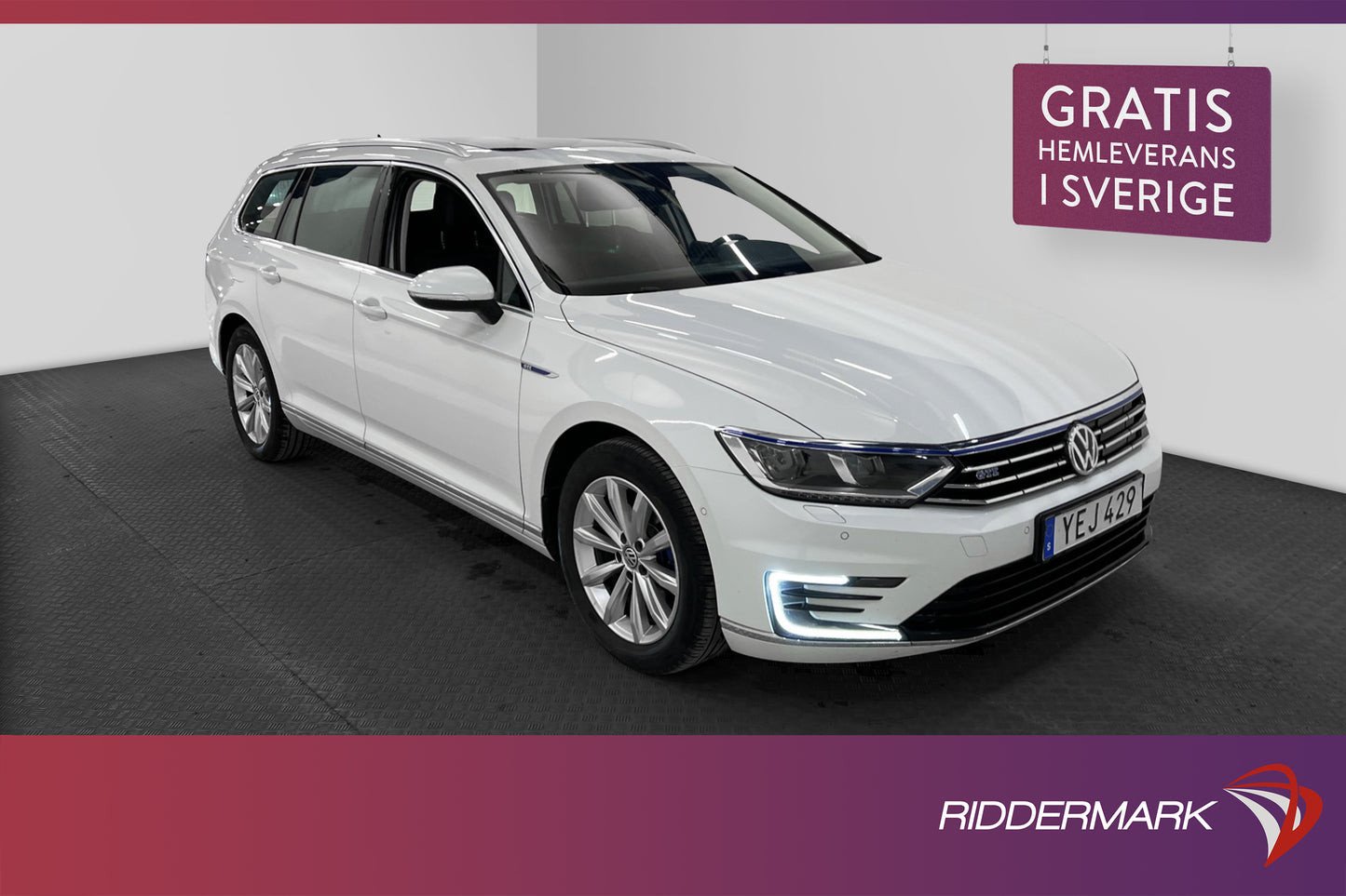 Volkswagen Passat GTE  Panorama B-kamera Drag CarPlay 218hk