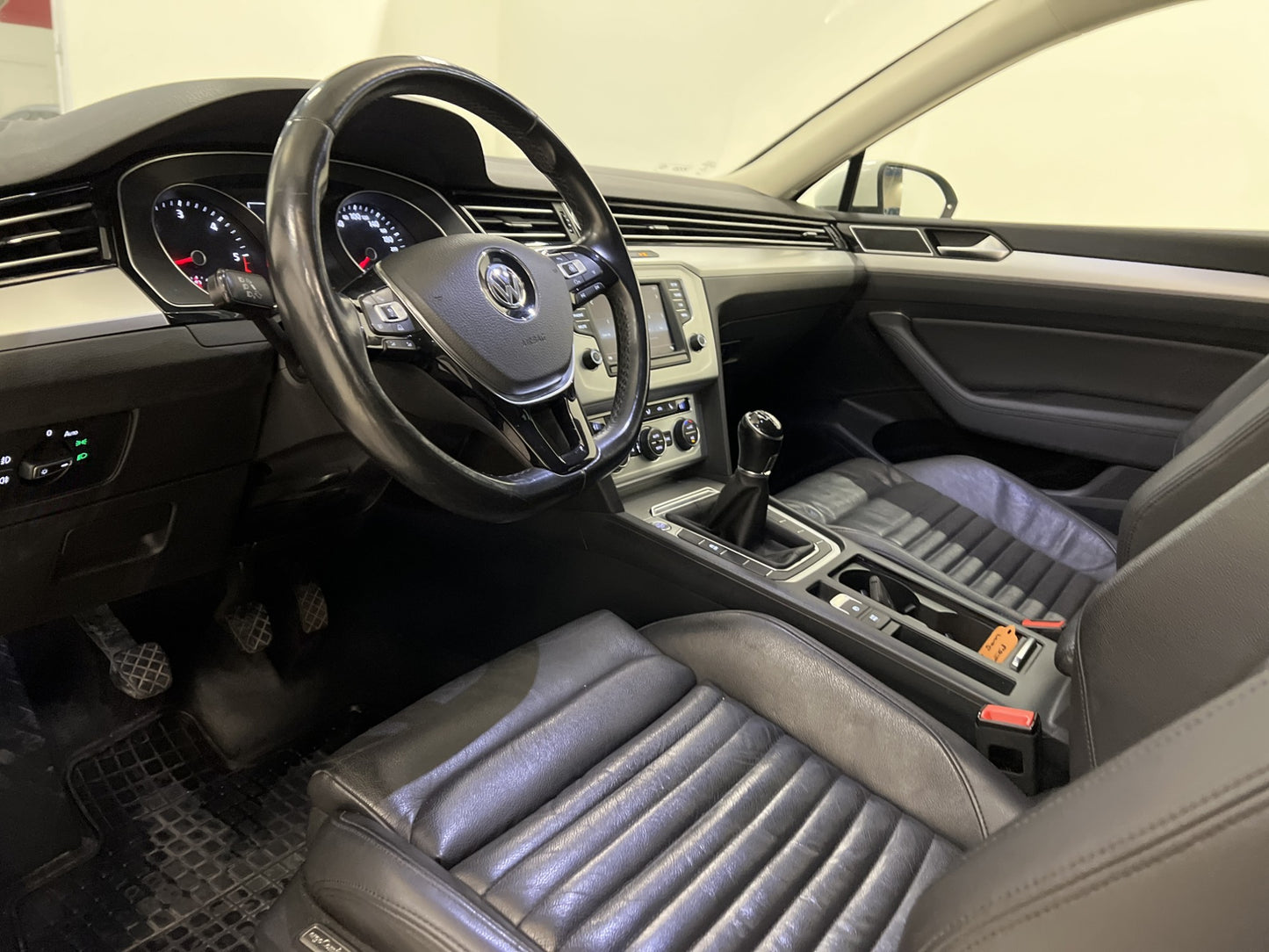 Volkswagen Passat Sportscombi TDI 150hk Executive Värmare