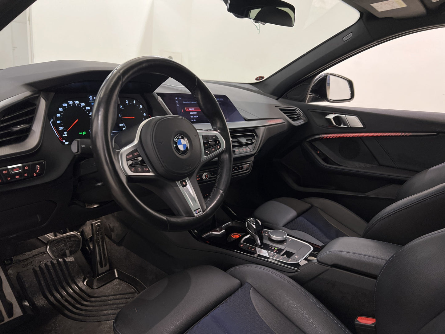 BMW 118i 136hk M Sport Cockpit Pano P-sensorer Keyless