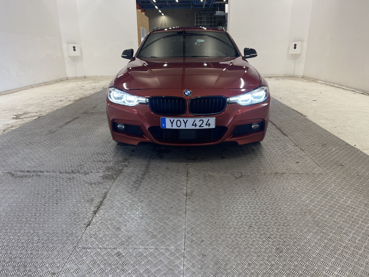 BMW  330i xDrive M-sport H/K Cockpit Drag Kamera Skinn