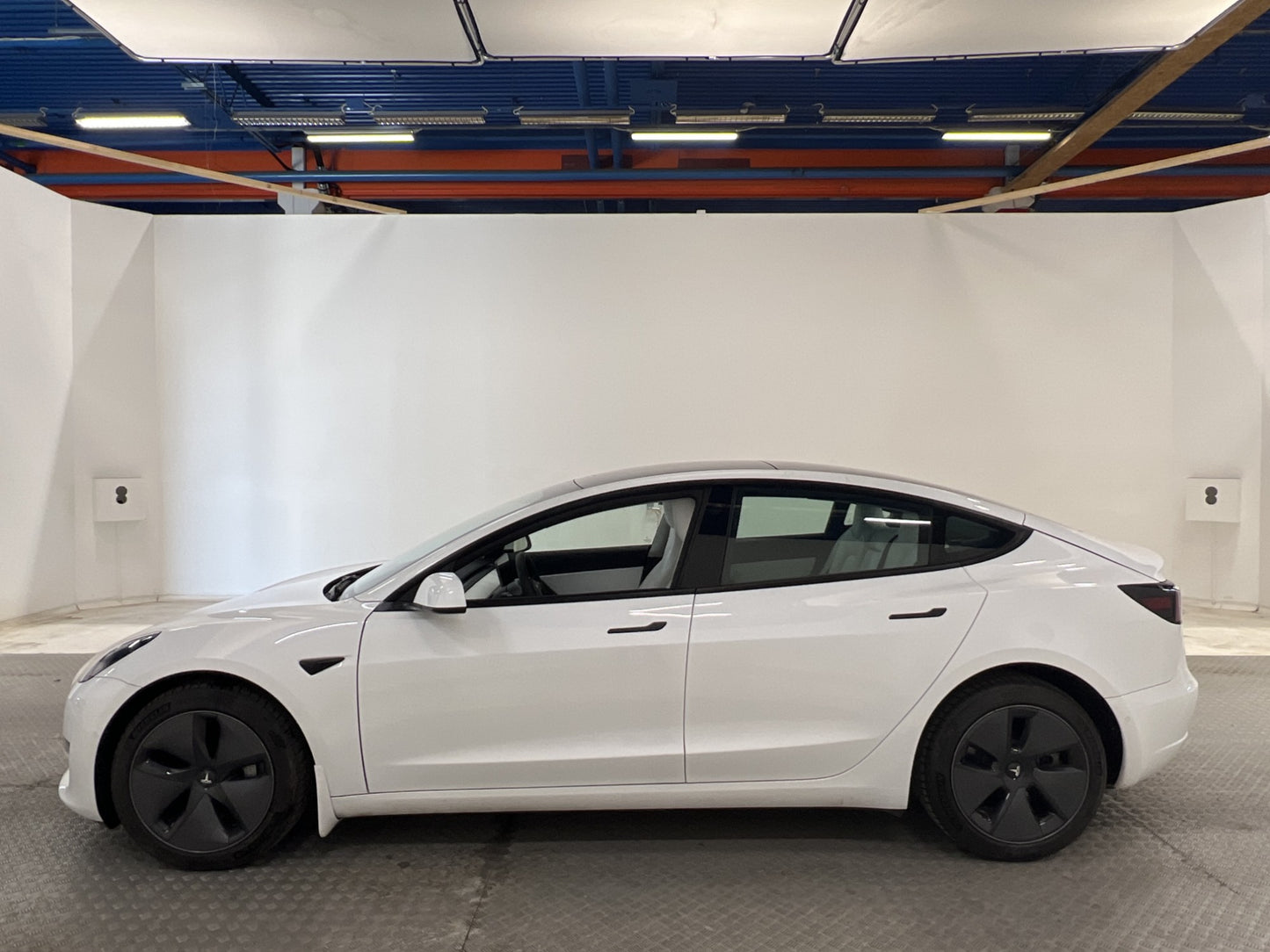 Tesla Model 3 Long Range AWD 440hk Svensksåld Drag MOMS