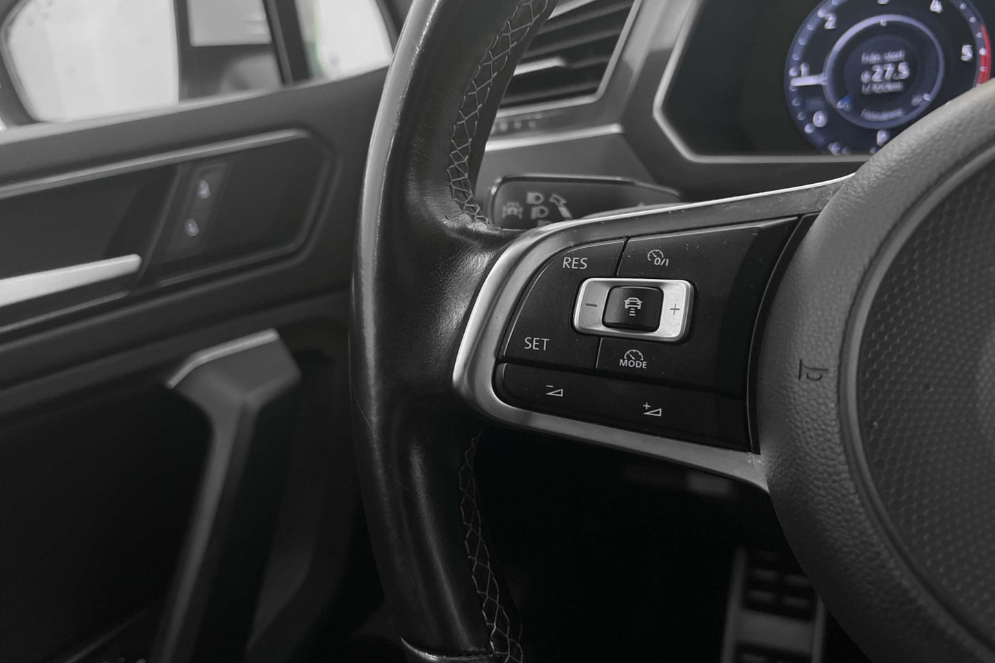 Volkswagen Tiguan 4M 190hk R-Line Cockpit Pano Skinn Navi