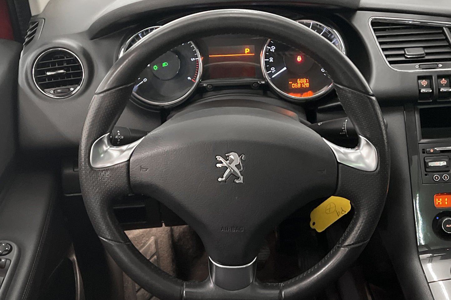 Peugeot 3008 1.6 BlueHDi Allure Pano HUD B-kamera Navi 120hk