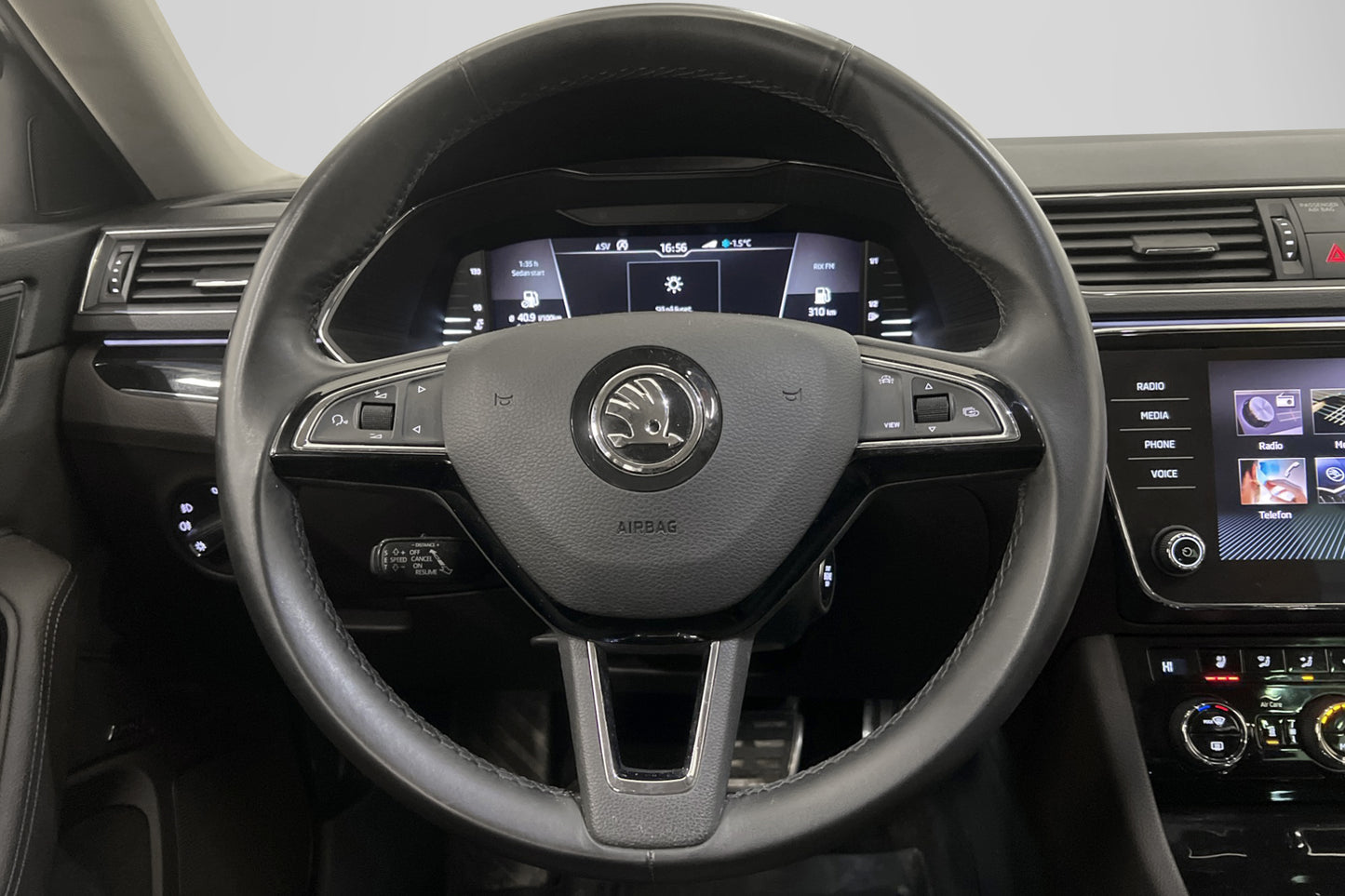 Skoda Superb TSI 190hk L&K Cockpit Värm Kamera Canton Drag