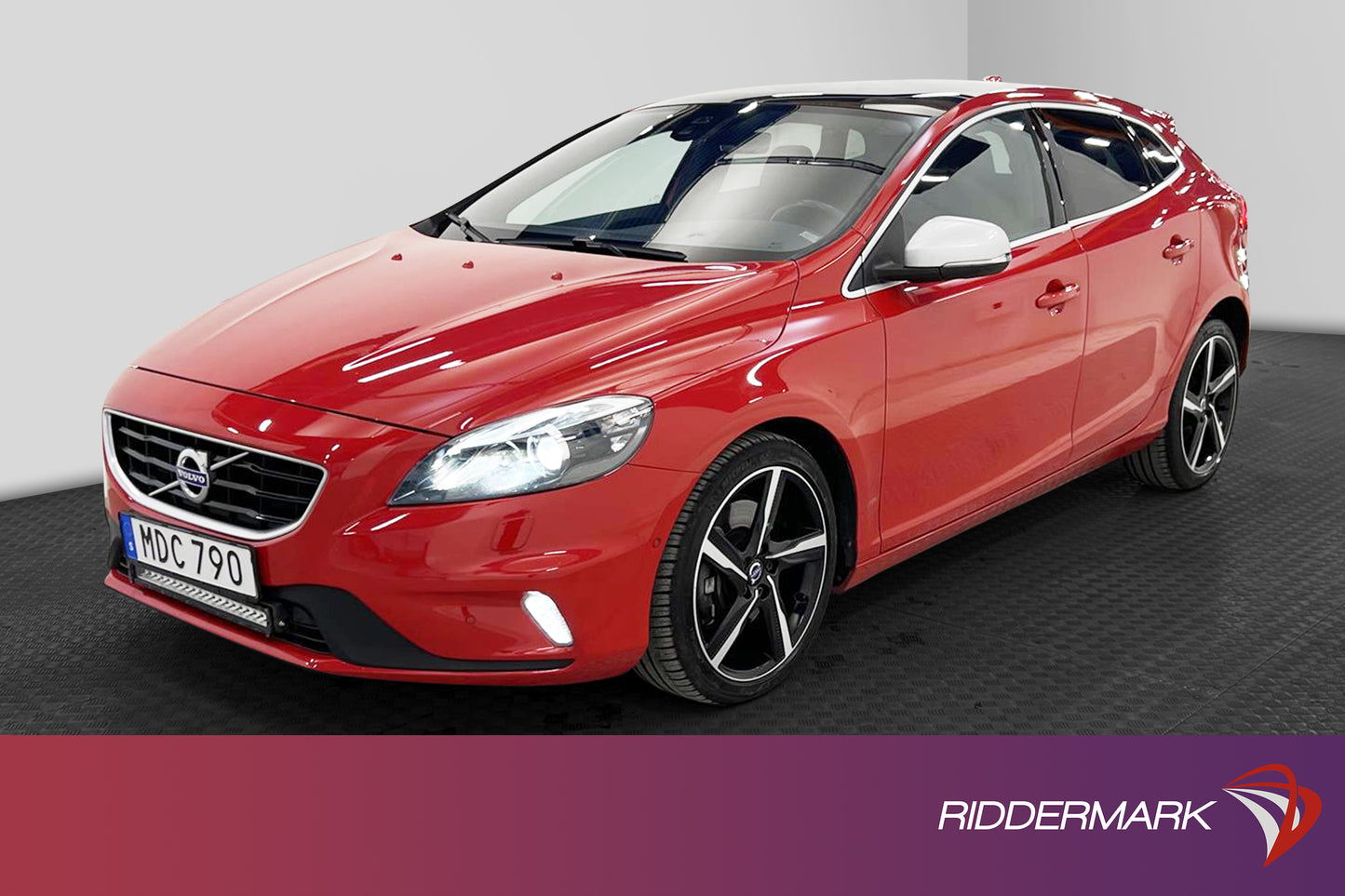 Volvo V40 D4 R-Design VOC Värmare Pano Skinn HELG KAMPANJ