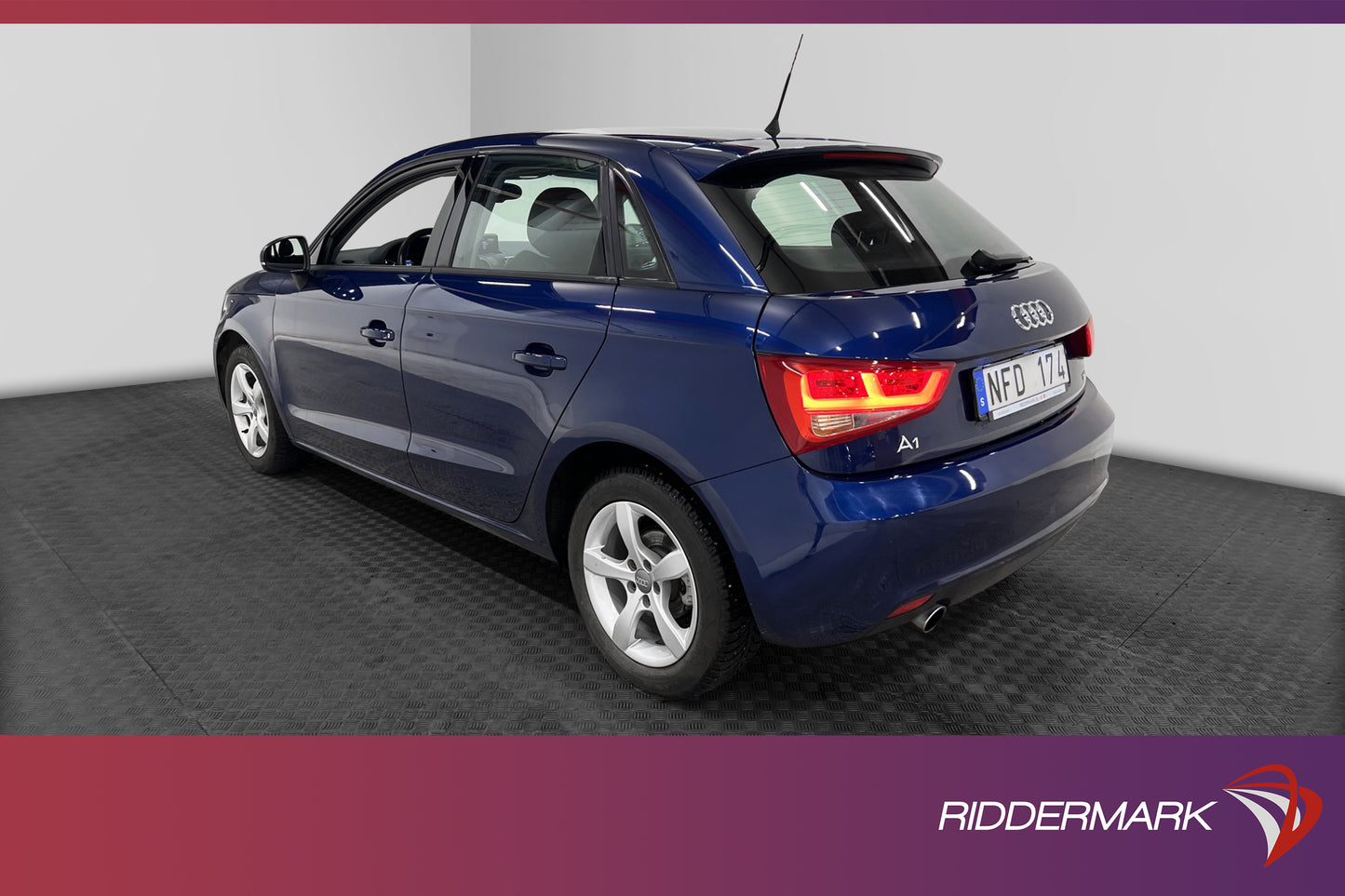 Audi A1 1.6 TDI 90hk Proline Panorama P-sensorer 1 Ägare