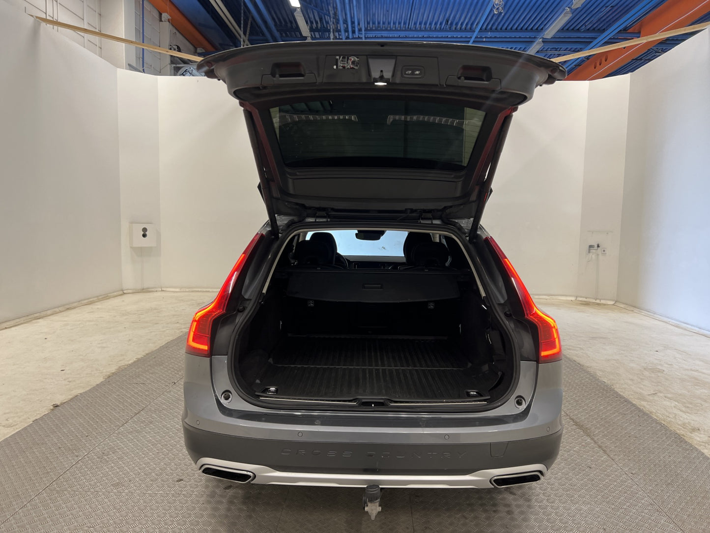 Volvo V90 Cross Country D4 AWD D-Värm VOC Skinn HUD 360° GPS