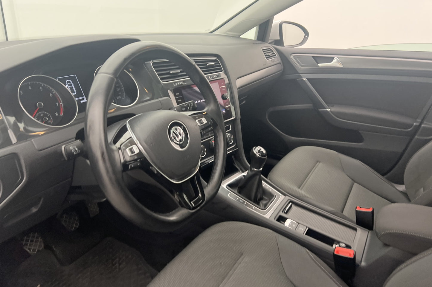 Volkswagen Golf 1.0 TSI 110hk Pano Sensorer Välservad