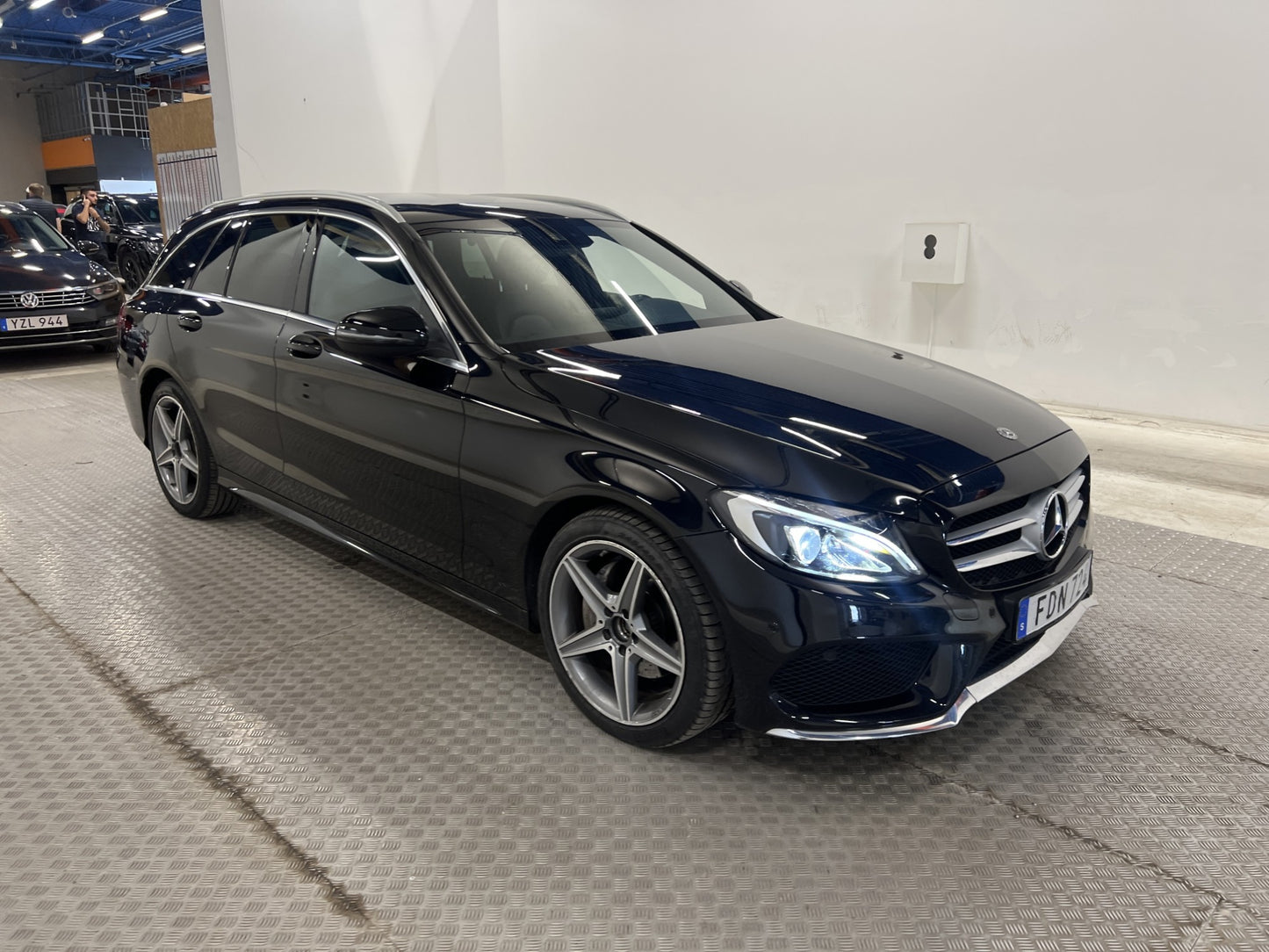 Mercedes-Benz C 220 T 4M 170hk Drag Skinn Pano LED Burmester