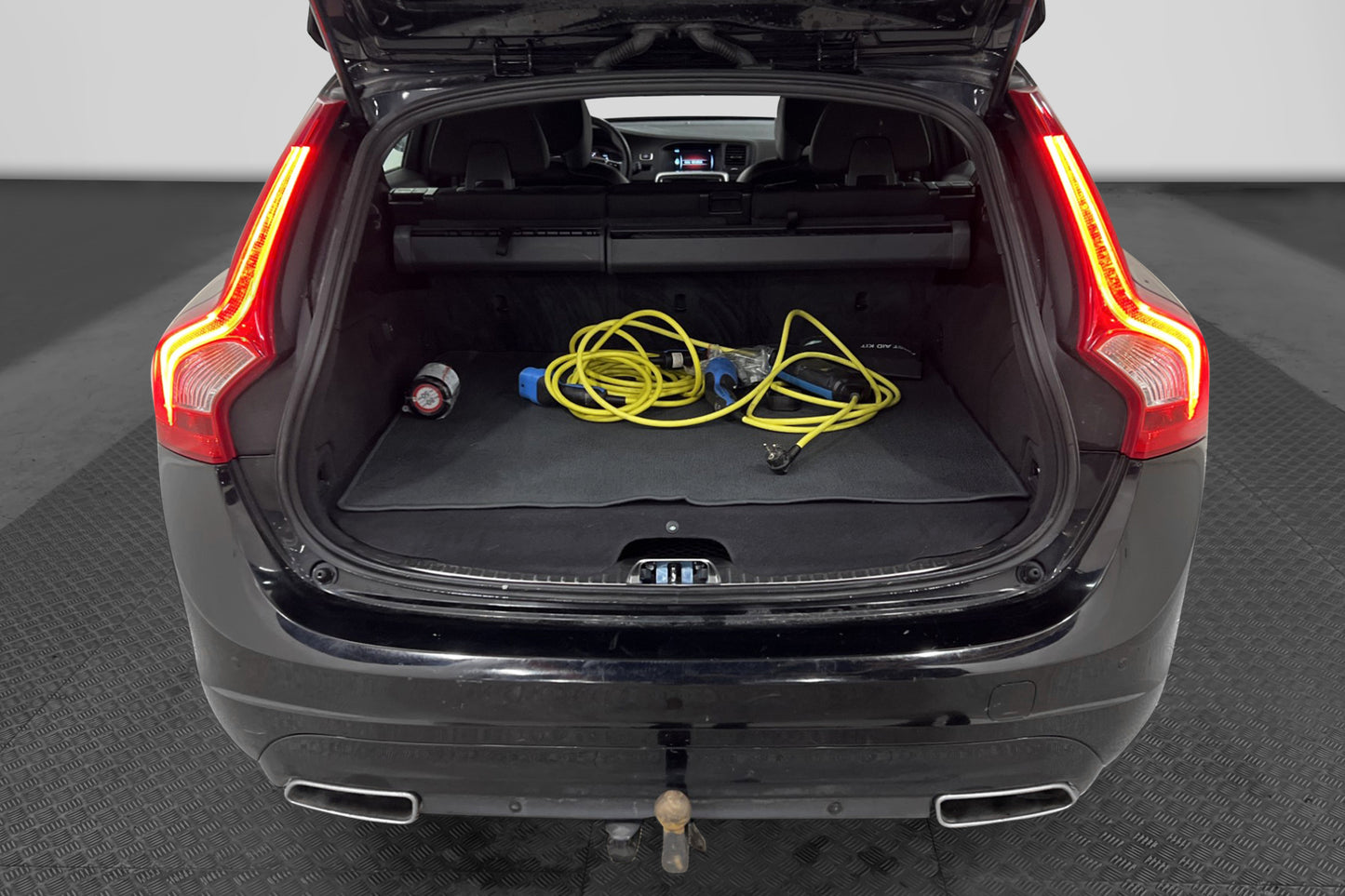 Volvo V60 D5 Plug-in AWD 231hk Momentum PSensorer Drag