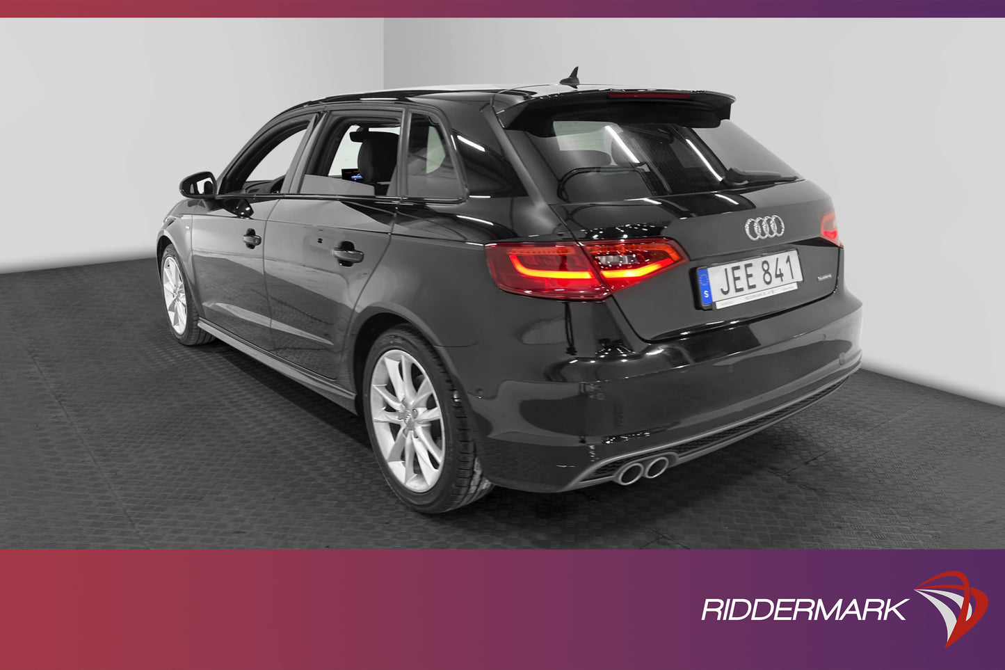 Audi A3 1.6 TDI Quattro 110HK S-Line Navi Skinn Svart optik