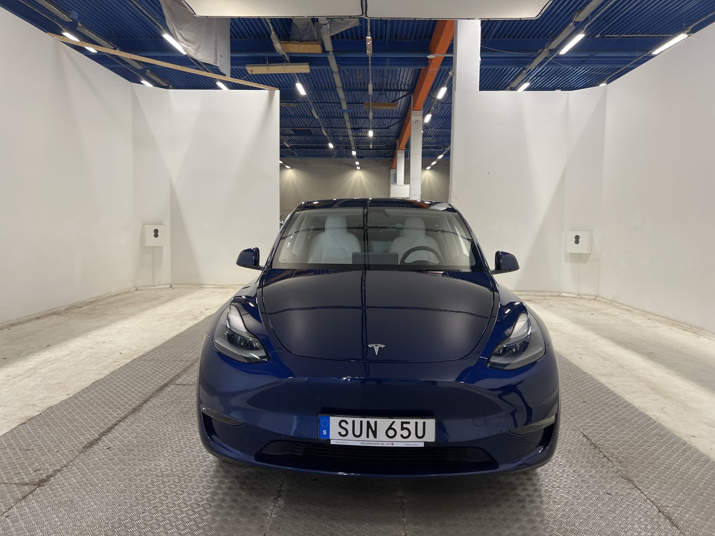 Tesla Model Y Long Range 345hk Svensksål Uppgraderad AP MOMS