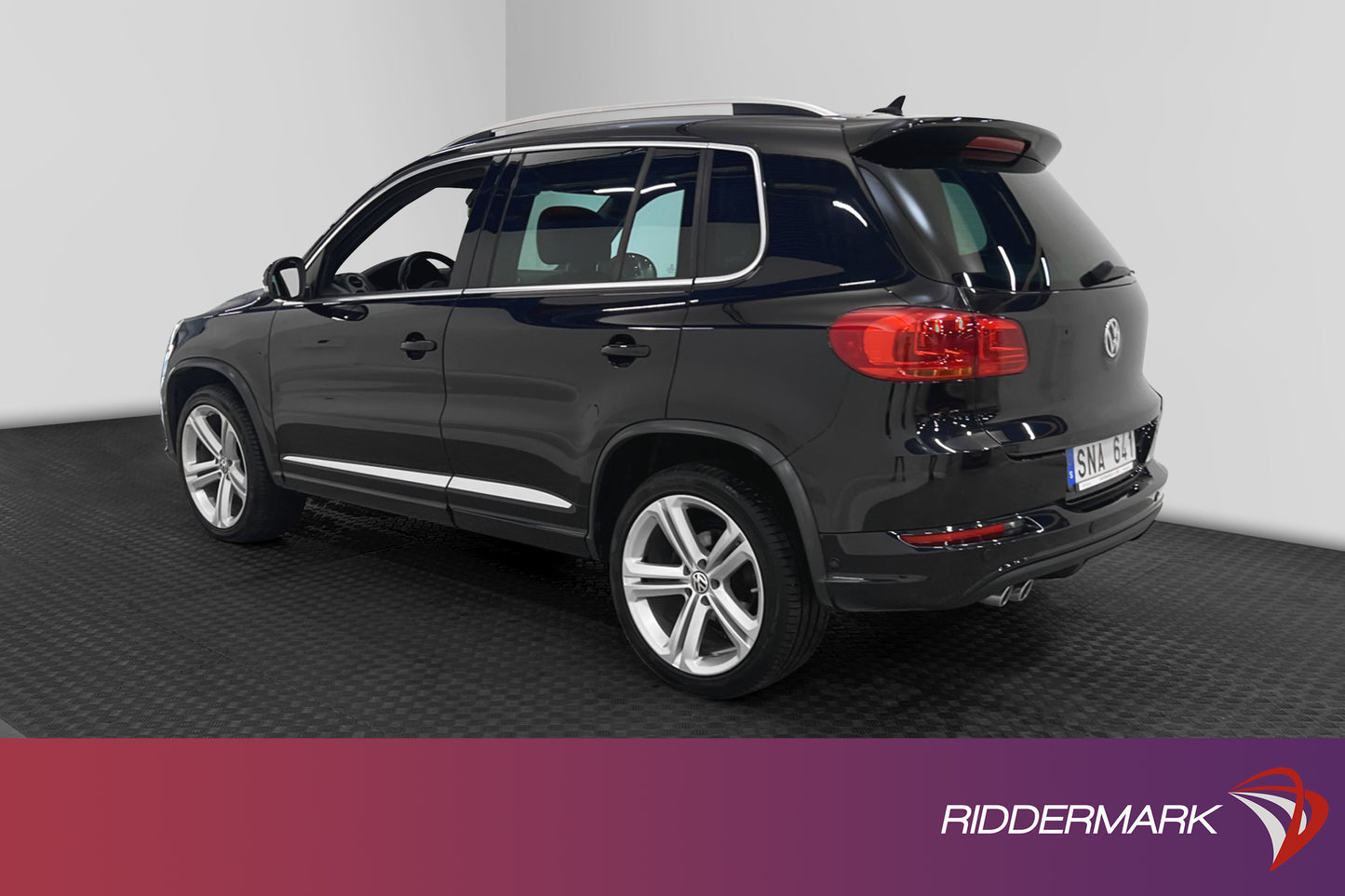 Volkswagen Tiguan 2.0 TDI 177hk 4M R-Line D-Värm Pano Skinn