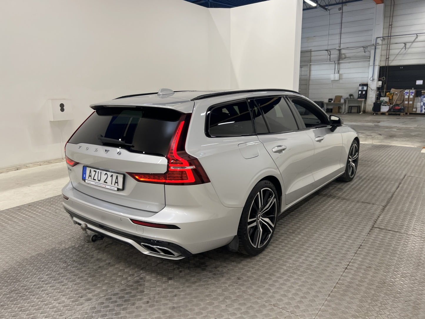 Volvo V60 D3 150hk AWD R-Design Pano HUD H/K Dvärm Navi Drag