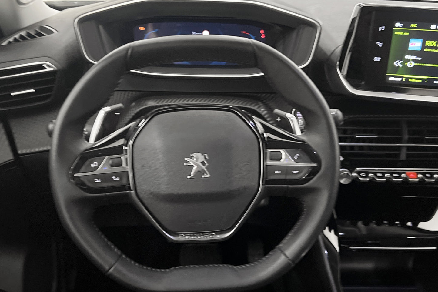 Peugeot 2008 PureTech 130hk Allure Cockpit Kamera Carplay