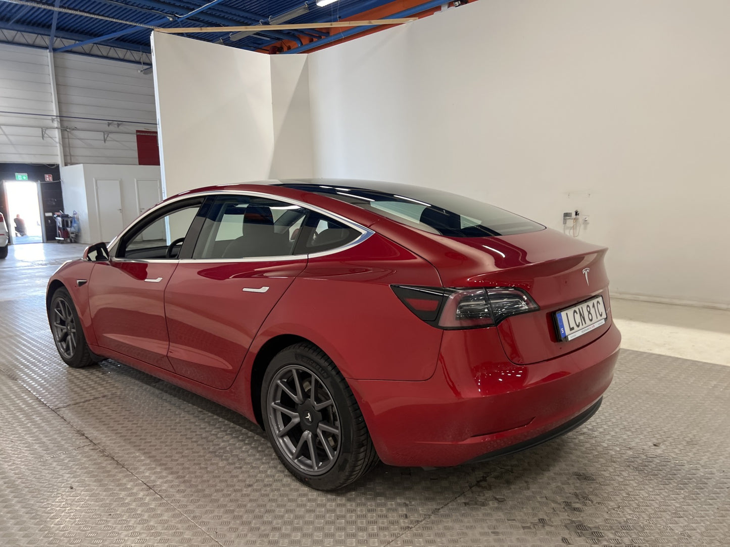 Tesla Model 3 Long Range AWD 440hk Svensksåld Moms