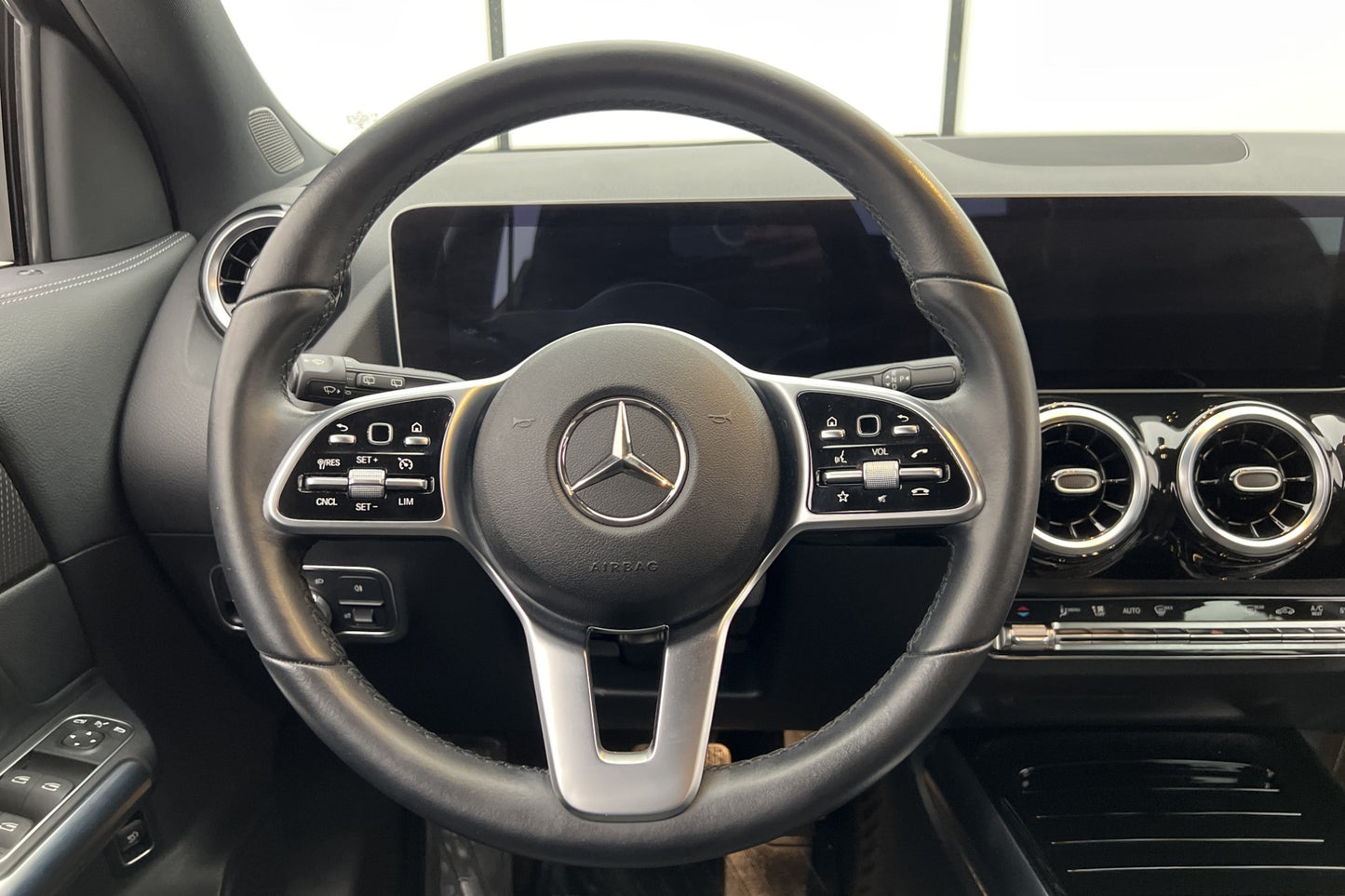 Mercedes-Benz GLA 200 d 150hk SV-Såld Widescreen Halvskinn