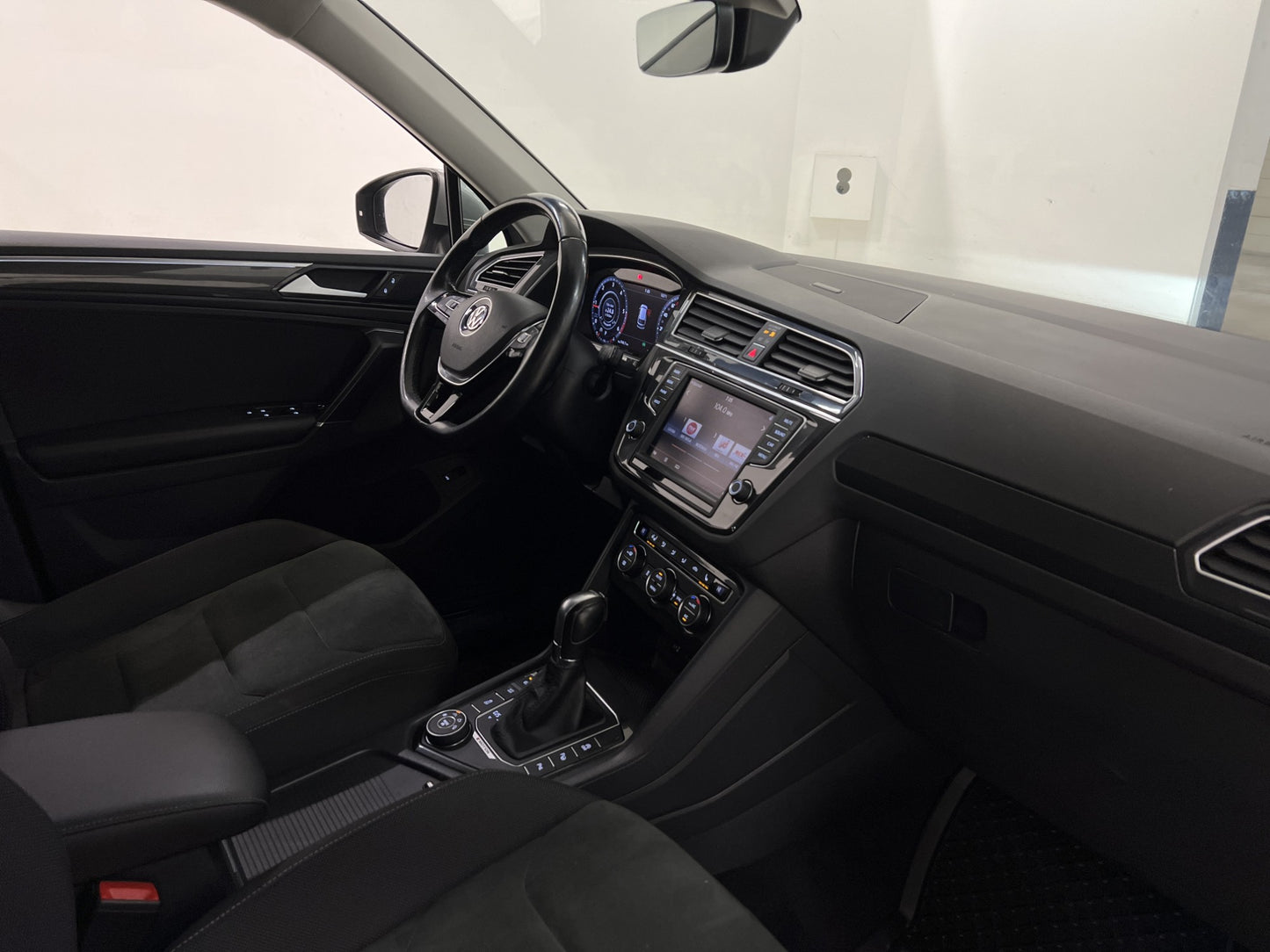 Volkswagen Tiguan 4M 190hk Premium Cockpit Värmare Drag