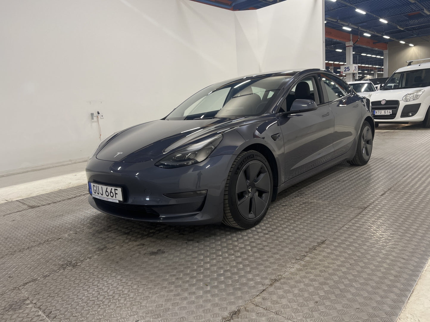 Tesla Model 3 Long Range AWD 440hk Svensksåld Drag MOMS