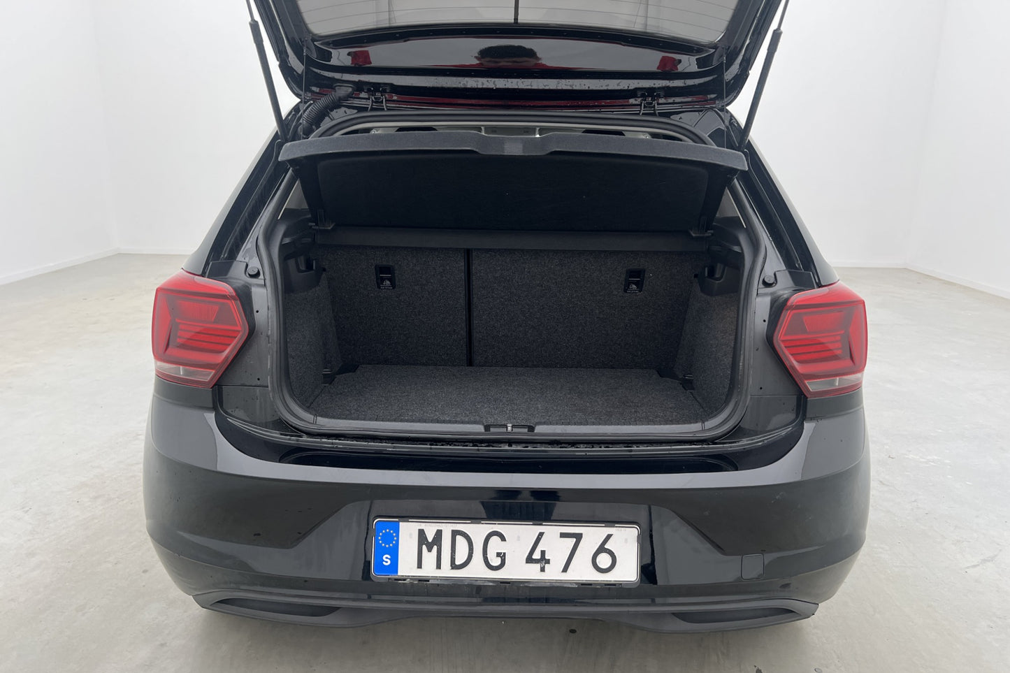 Volkswagen Polo 1.0 TSI 95hk Svart-optik Bluetooth Välservad