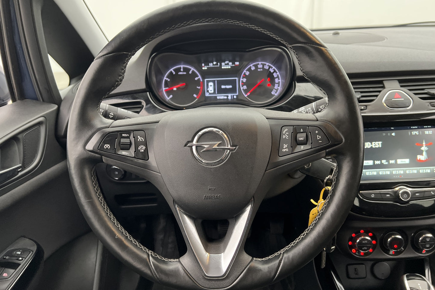 Opel Corsa 1.4 Automatisk 90hk Pluspaket Rattvärme Sensorer