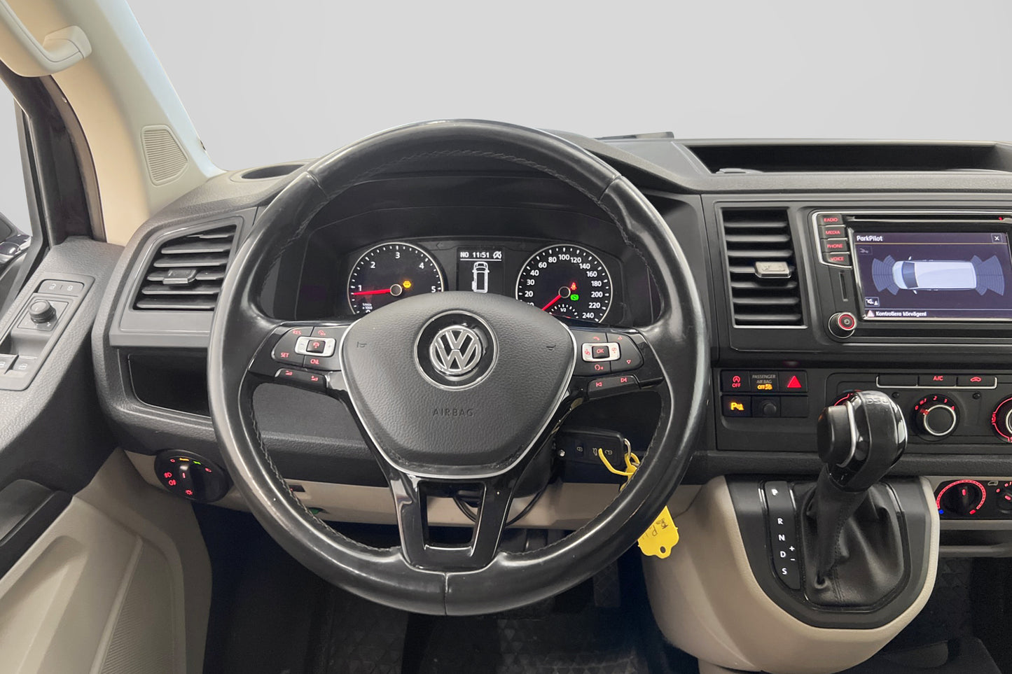 Volkswagen Transporter Kombi L2 2.0TDI 4M DSG Värmare Drag