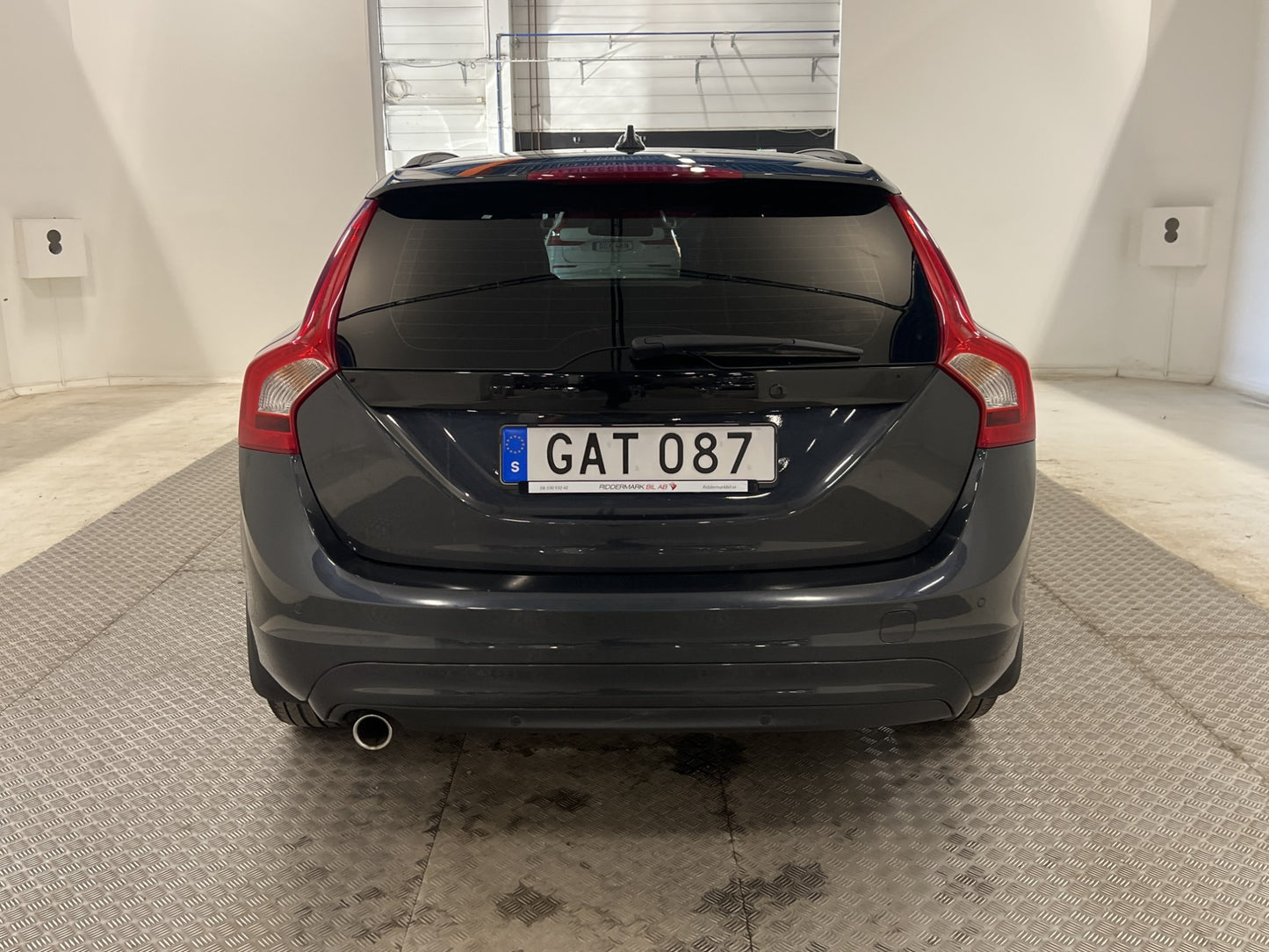 Volvo V60 D2 120hk Momentum VOC Värmare Navi BLIS Sensorer