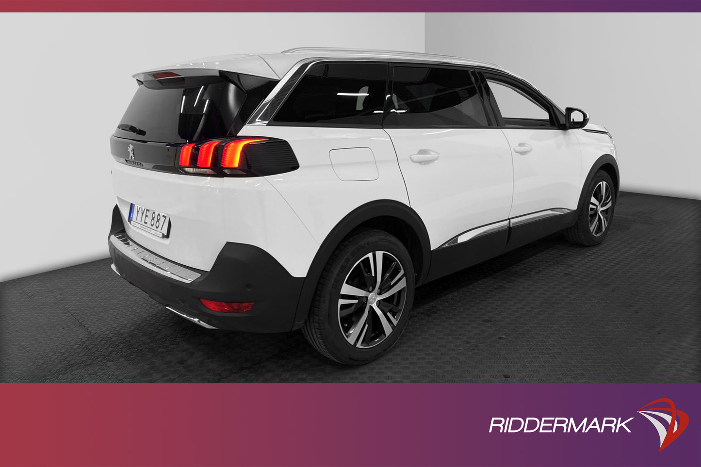 Peugeot 5008 SUV 1.2 PureTech 130hk 7-Sits Carplay