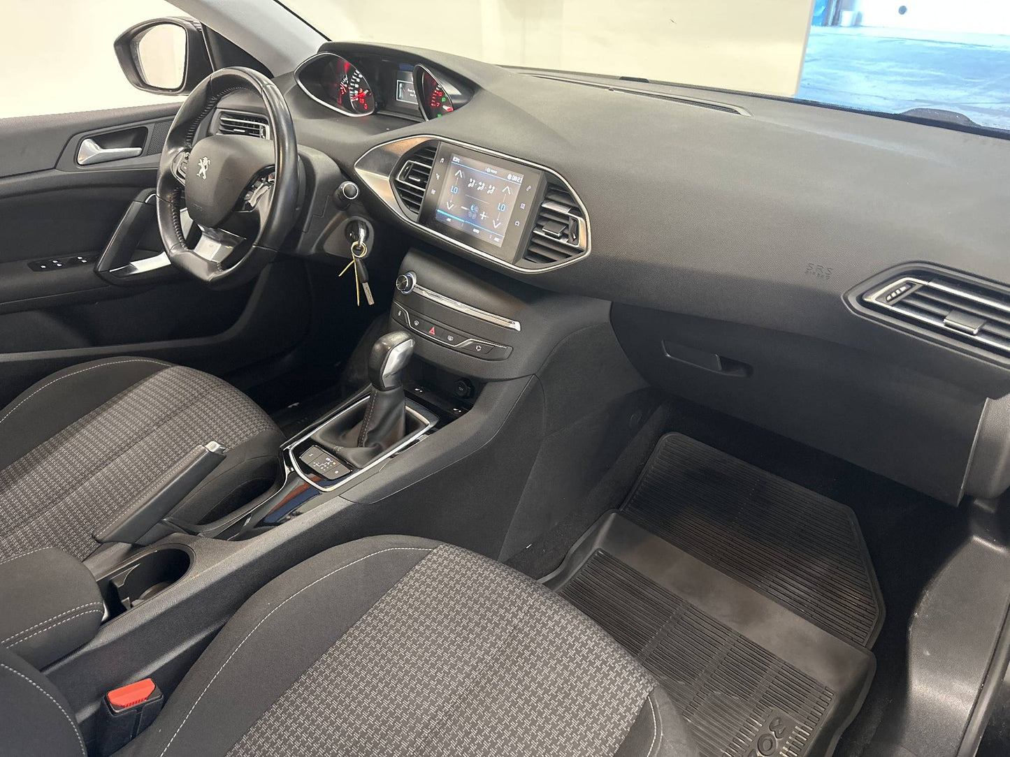 Peugeot 308 1.2 e-THP EAT 130hk Active Carplay PDC Ny Kamrem