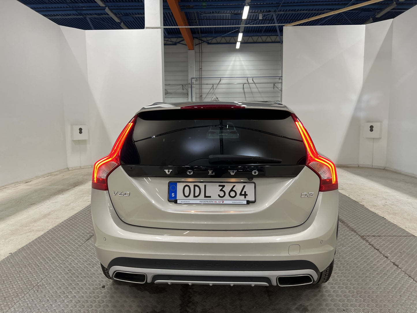 Volvo V60 Cross Country Momentum