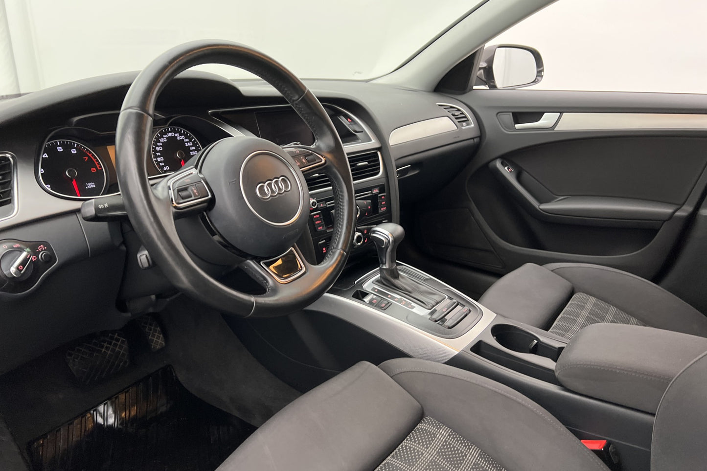 Audi A4 1.8 TFSI 170hk Comfort Värmare Sensorer Farthållare