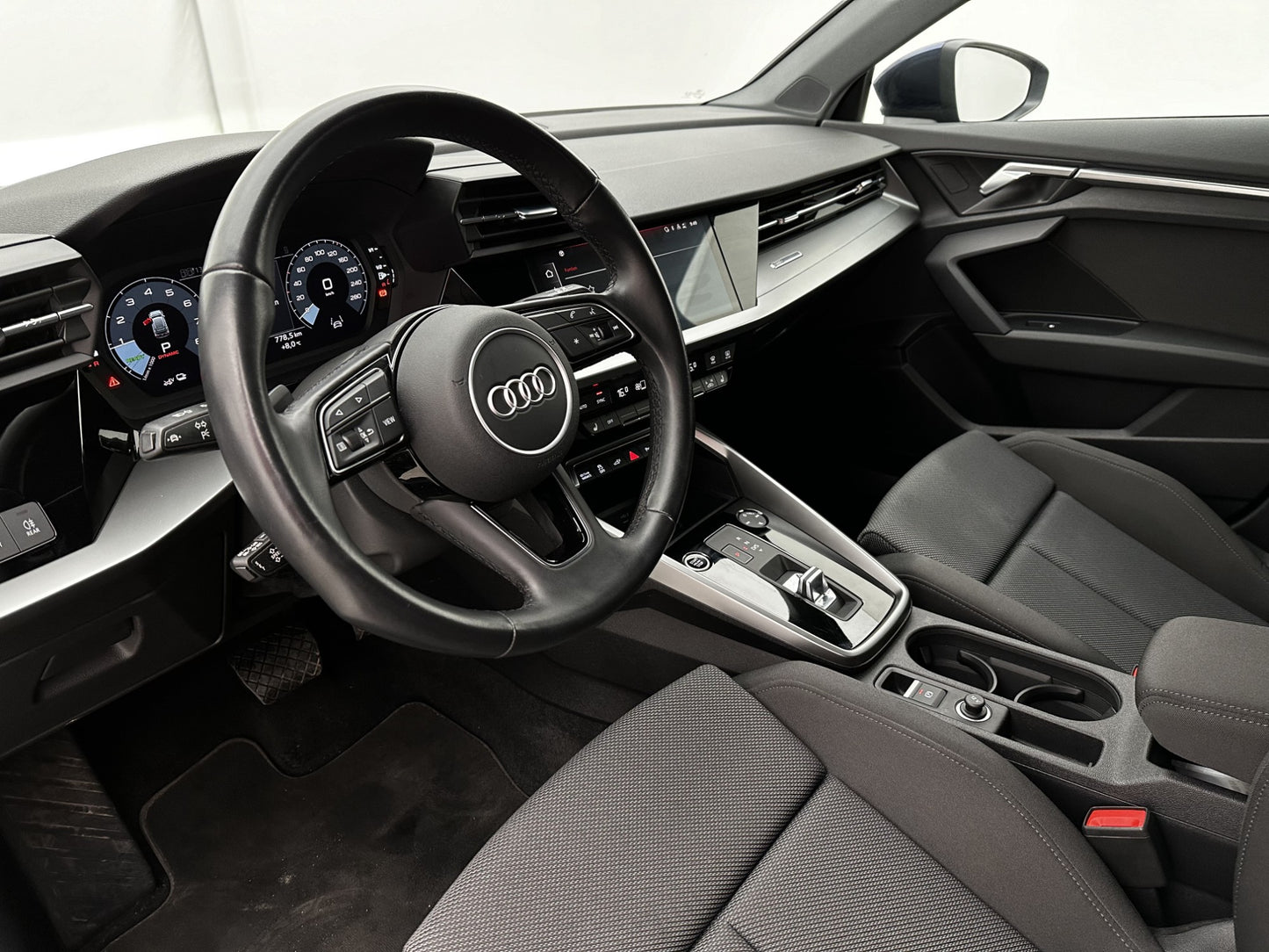 Audi A3 SB 45 TFSI e 245hk S-Line Cockpit Sensorer Adaptiv