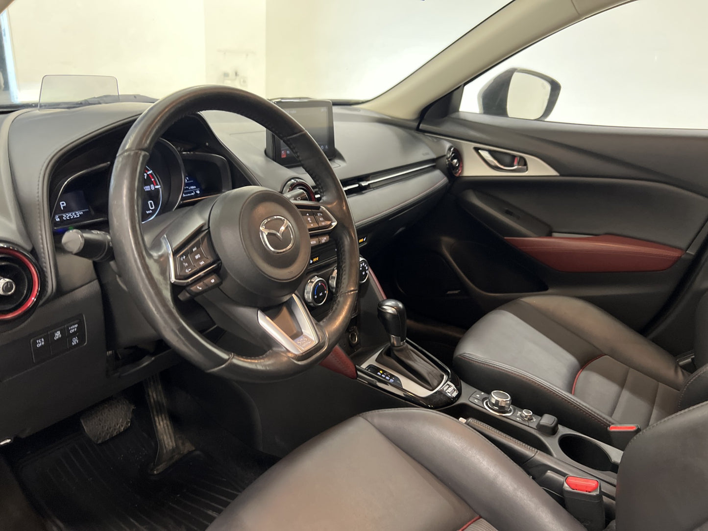 Mazda CX-3 SKYACTIV-G AWD 150hk Optimum BOSE HUD Kamera Drag