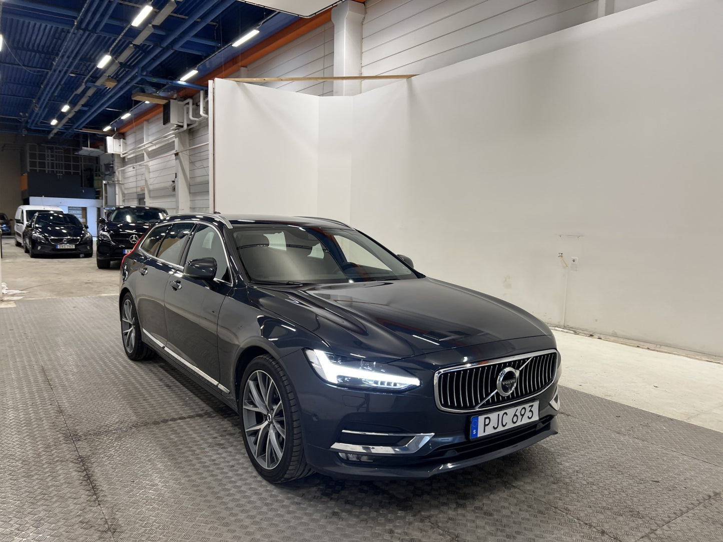 Volvo V90 T5 254hk Inscription Drag B&W Skinn Navi 360° PDC