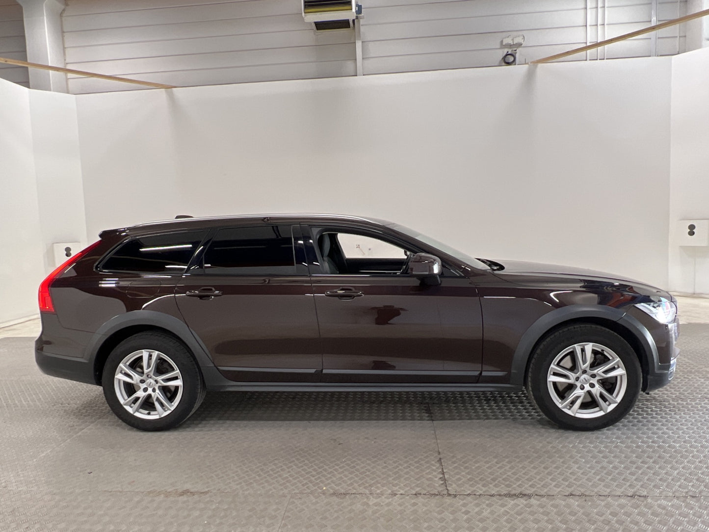 Volvo V90 Cross Country D4 AWD B&W Navi D-värm VOC BLIS Drag