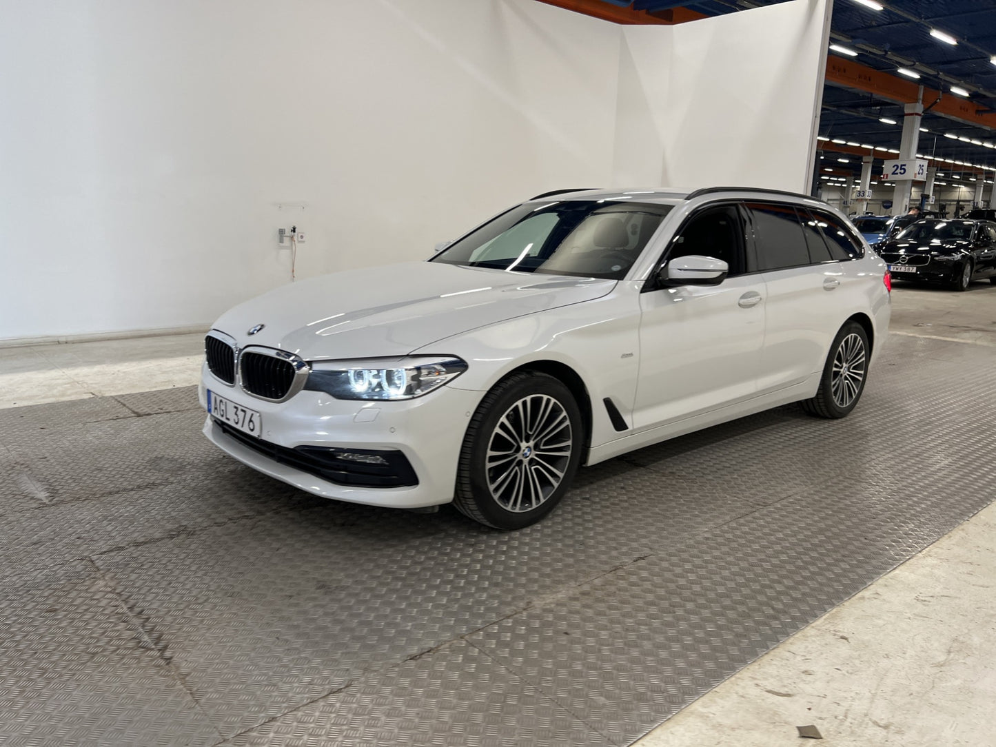 BMW 520 d xDrive Touring 190hk Sport line HiFi Kamera  Drag