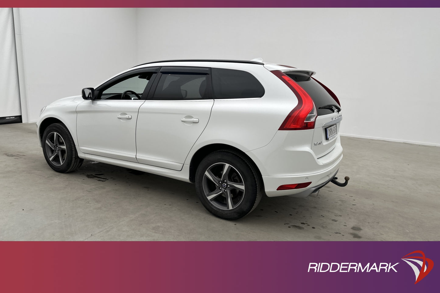 Volvo XC60 D4 AWD R-Design Pano VOC Navi Skinn BLIS Drag