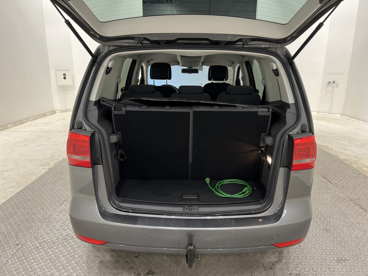 Volkswagen Touran 140hk Familypkt 7-Sits B-Kamera Drag Nybes