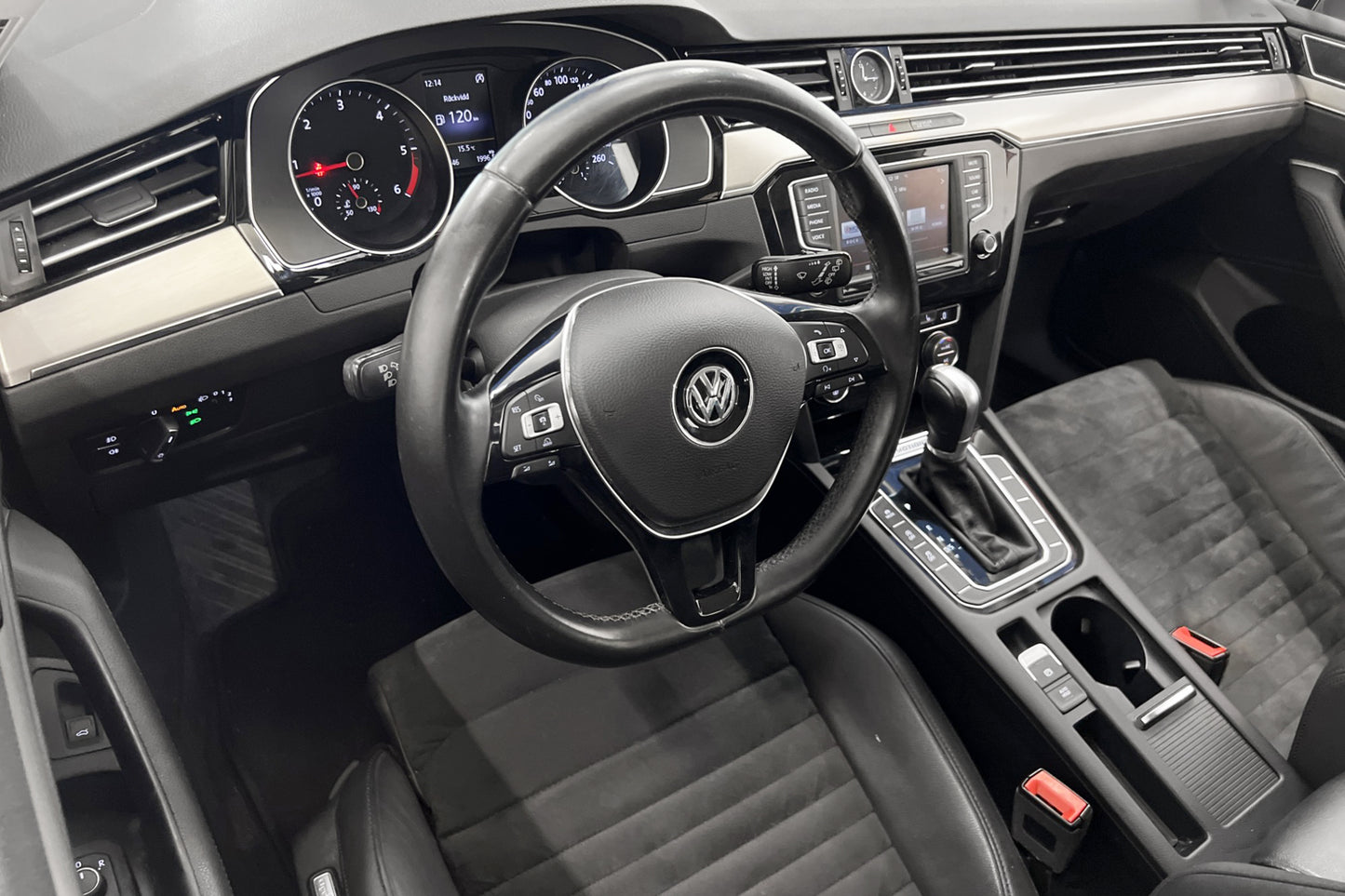 Volkswagen Passat 4M 190hk Värmare Bkamera Keyless Drag