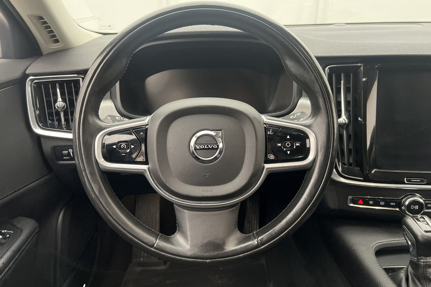 Volvo V90 D4 AWD 190hk Momentum VOC P-Värm Sensorer Drag