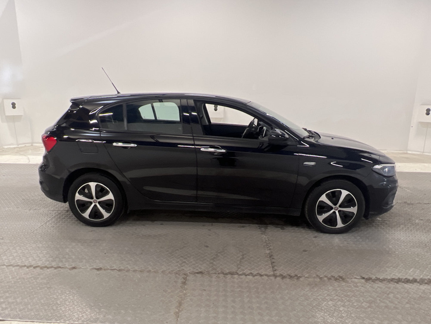 Fiat Tipo 1.6L 120hk Lounge P-sensorer Låg skatt 0,3L/mil