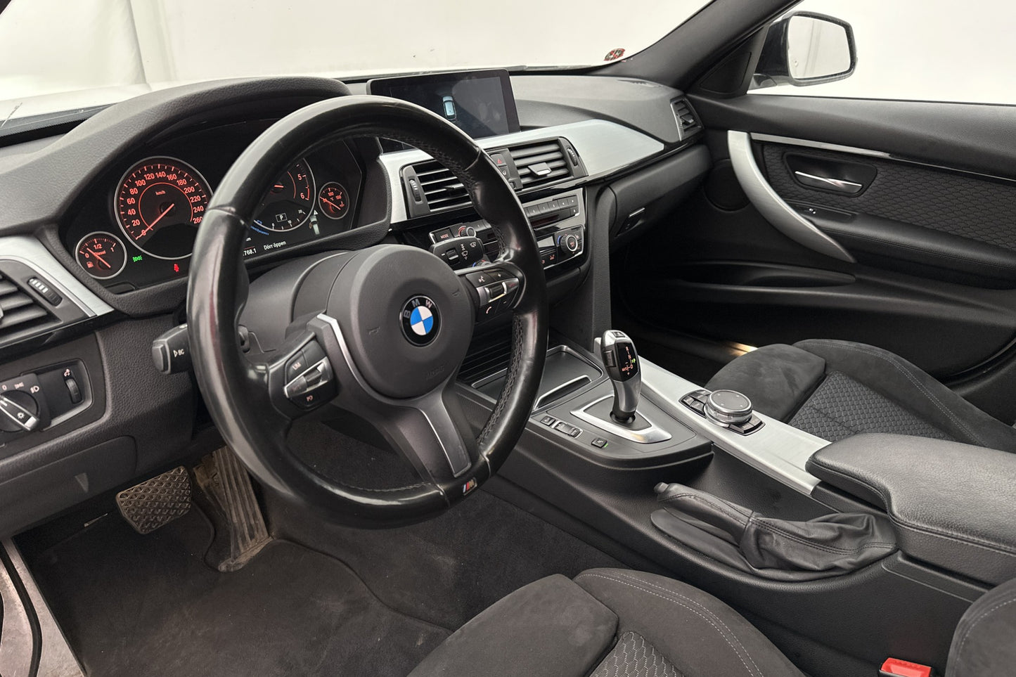 BMW 320d xDrive M Sport HiFi Navi Rattvärme Sensorer Drag