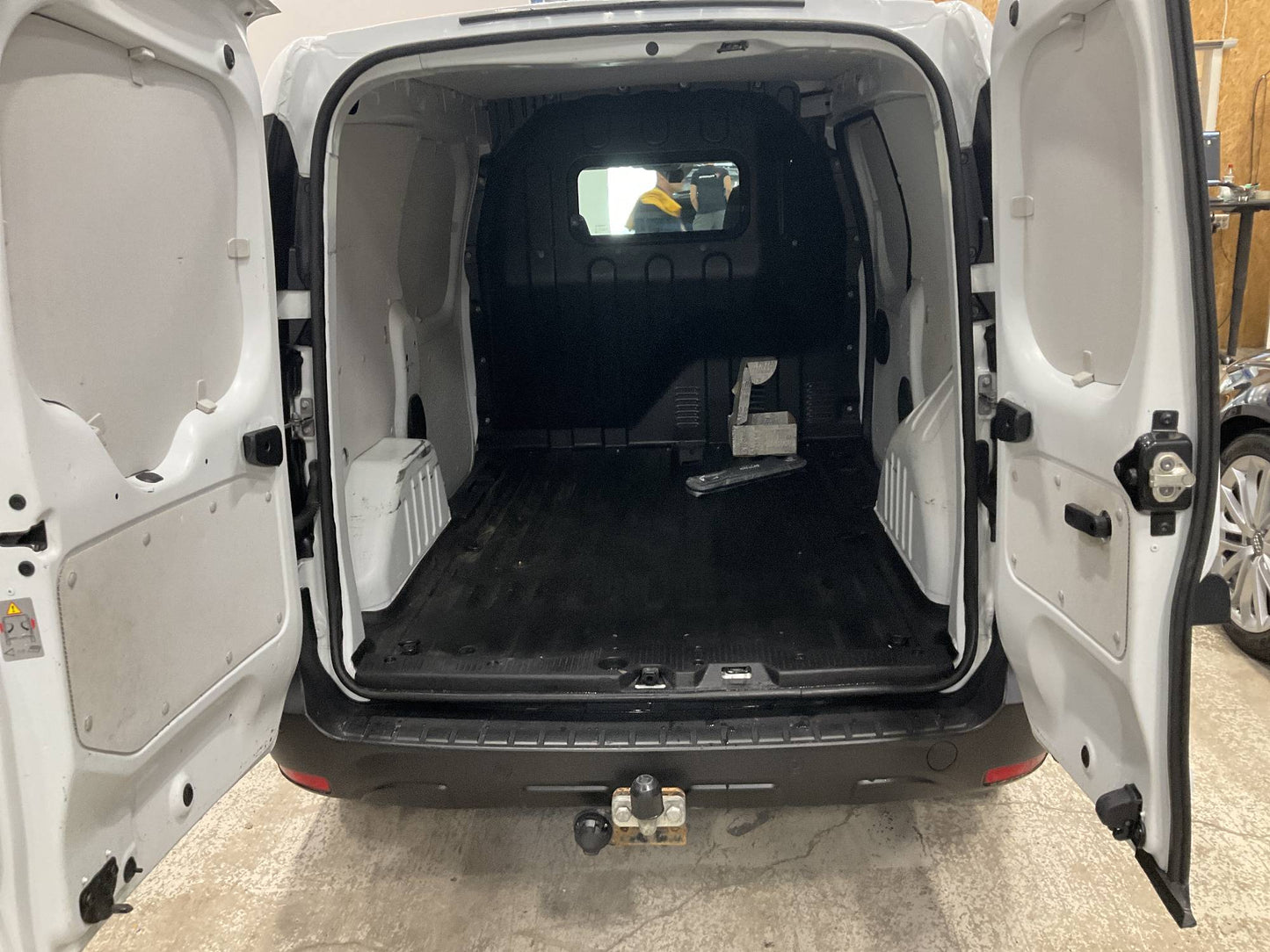 Renault Kangoo 1.5dCi 95hk Värmare Dragkrok PDC Navi Moms