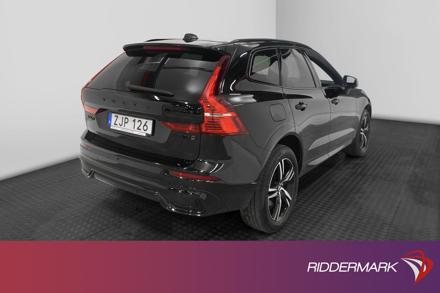 Volvo XC60 B5 AWD 235hk R-Design H/K Pano Kamera Drag